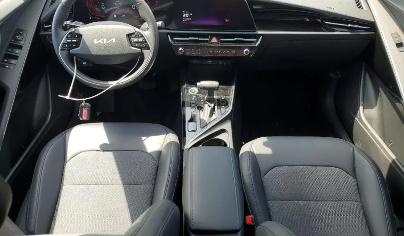 
								KIA Niro full									
