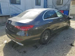
										Mercedes-Benz C-Class full									