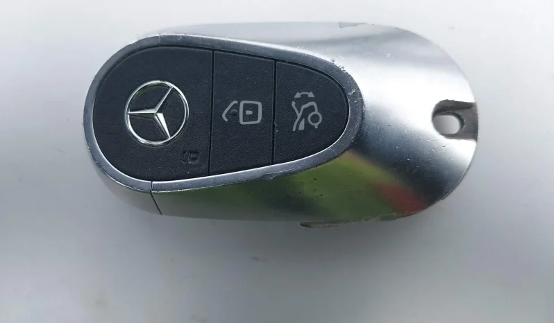 
								Mercedes-Benz C 300 full									