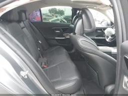 
										Mercedes-Benz C 300 full									