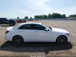 
										Mercedes-Benz C 300 full									