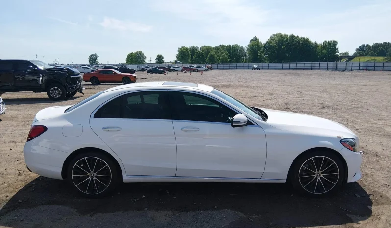 
								Mercedes-Benz C 300 full									