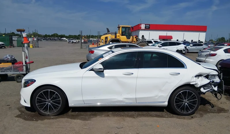 
								Mercedes-Benz C 300 full									