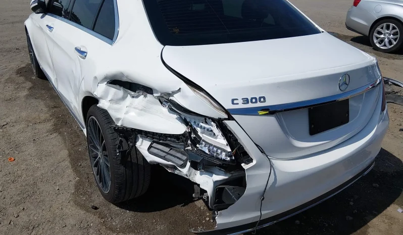 
								Mercedes-Benz C 300 full									