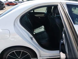 
										Mercedes-Benz C 300 full									