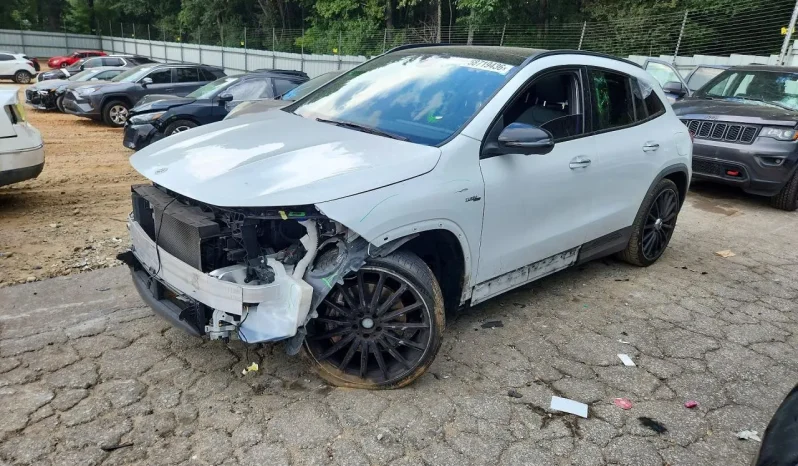
								Mercedes-Benz GLA 35 AMG full									
