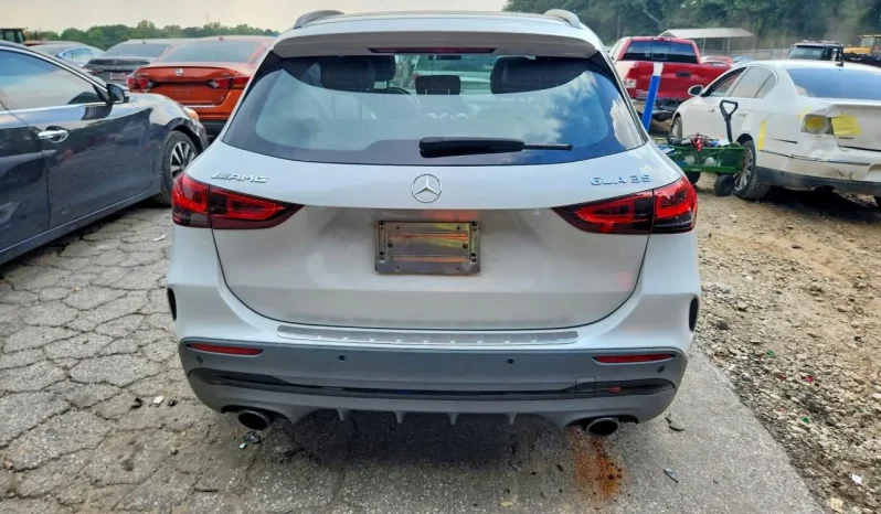 
								Mercedes-Benz GLA 35 AMG full									