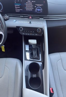
										2022 Hyundai Elantra, Limited full									