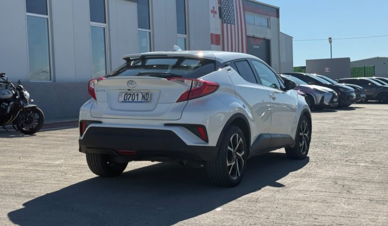 
								2019 Toyota C-HR XLE full									