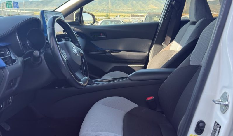 
								2019 Toyota C-HR XLE full									