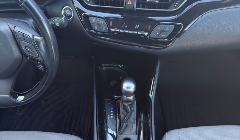 
								2019 Toyota C-HR XLE full									