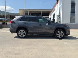 
										2020 Toyota RAV4, LE full									