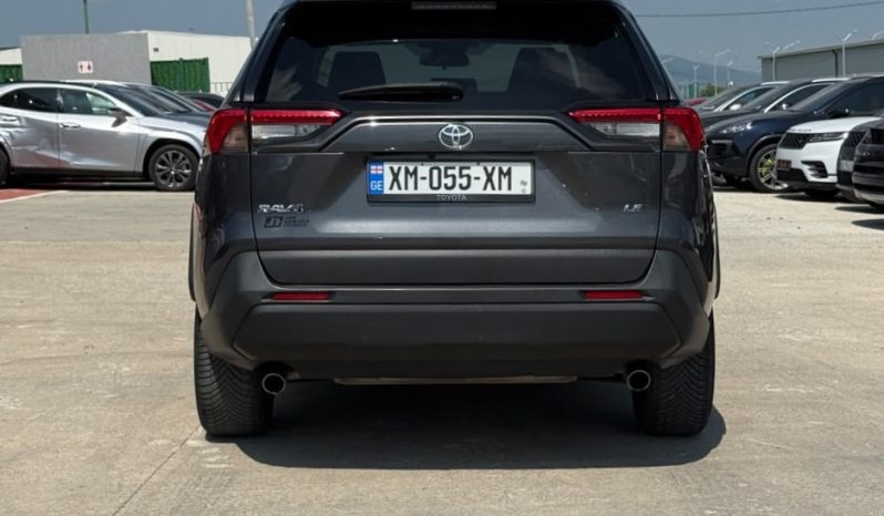 
								2020 Toyota RAV4, LE full									
