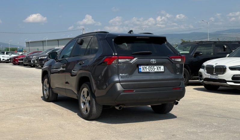 
								2020 Toyota RAV4, LE full									