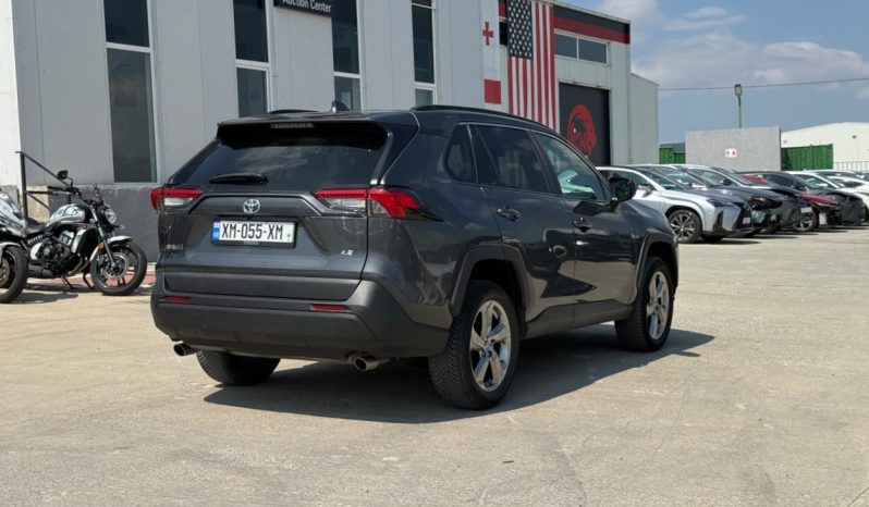 
								2020 Toyota RAV4, LE full									