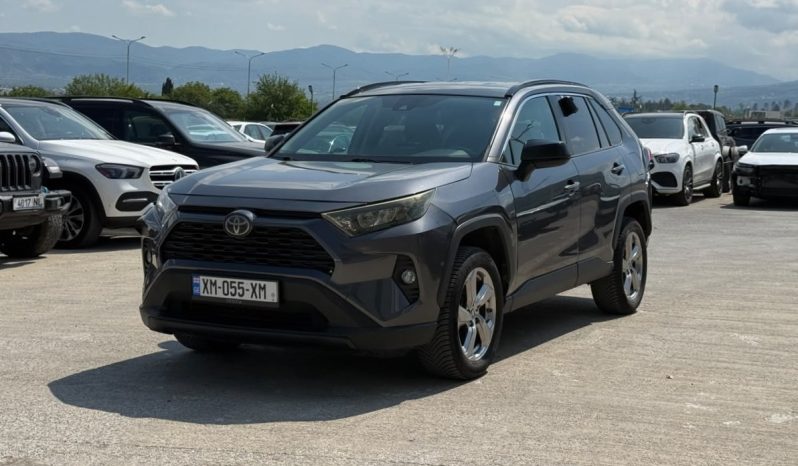
								2020 Toyota RAV4, LE full									