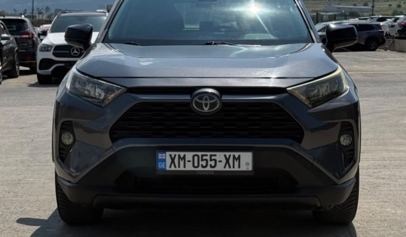 
								2020 Toyota RAV4, LE full									