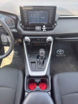 
										2020 Toyota RAV4, LE full									