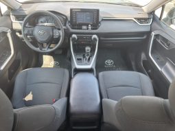 
										2020 Toyota RAV4, LE full									