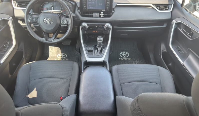
								2020 Toyota RAV4, LE full									