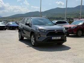 2020 Toyota RAV4, LE