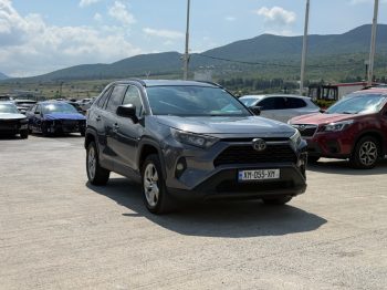 2020 Toyota RAV4, LE
