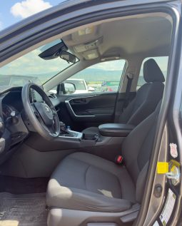 
										2020 Toyota RAV4, LE full									