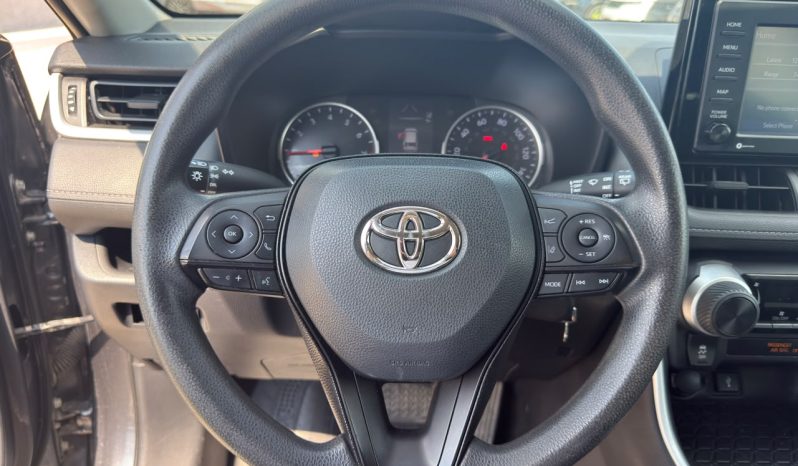 
								2020 Toyota RAV4, LE full									
