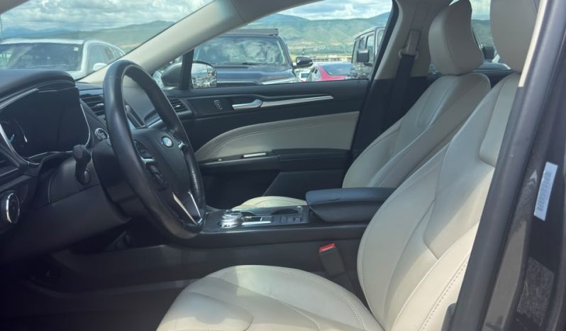 
								2017 Ford Fusion, Titanium Hev full									