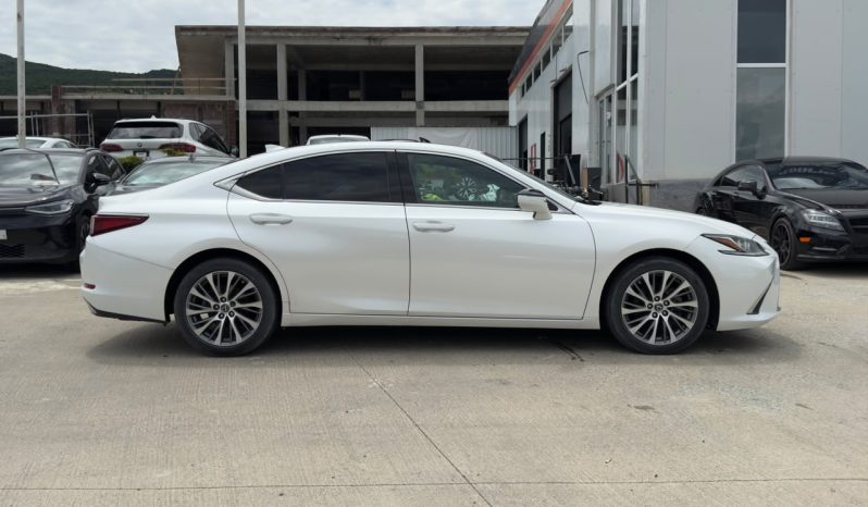 
								2019 Lexus ES, 350 full									