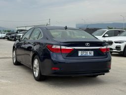
										2013 Lexus ES, 300H full									