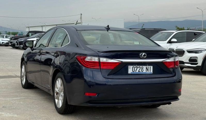 
								2013 Lexus ES, 300H full									