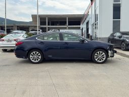 
										2013 Lexus ES, 300H full									