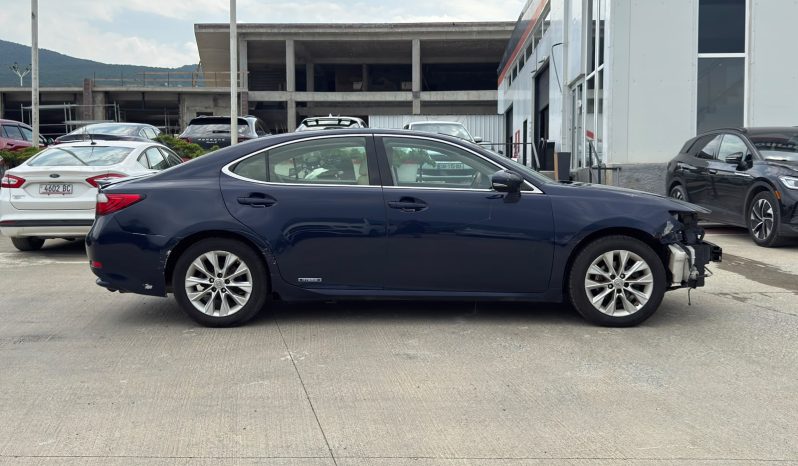 
								2013 Lexus ES, 300H full									