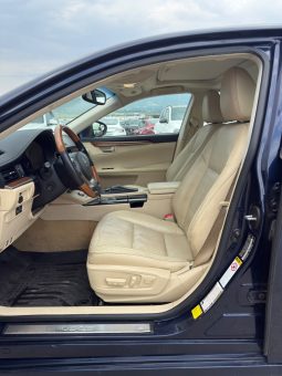 
										2013 Lexus ES, 300H full									