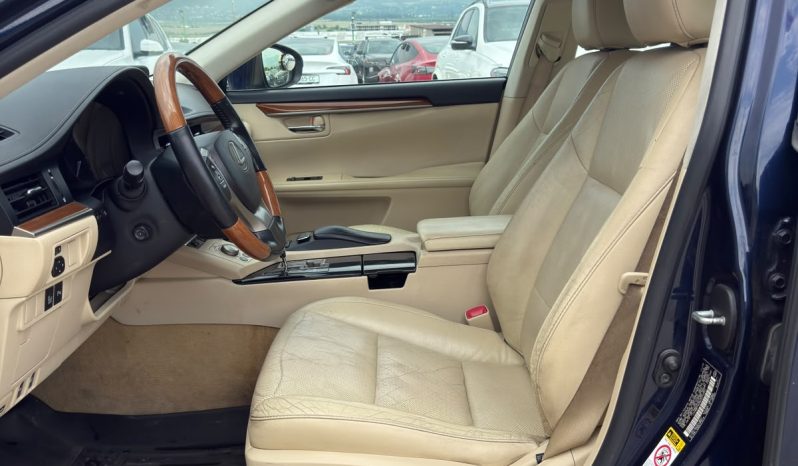 
								2013 Lexus ES, 300H full									