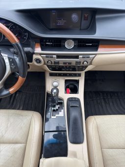 
										2013 Lexus ES, 300H full									
