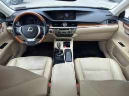 
										2013 Lexus ES, 300H full									