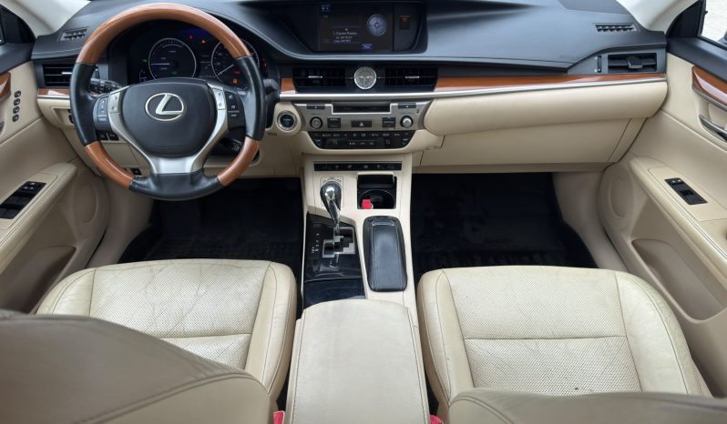 
								2013 Lexus ES, 300H full									