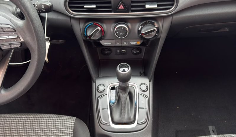 
								Hyundai Kona full									