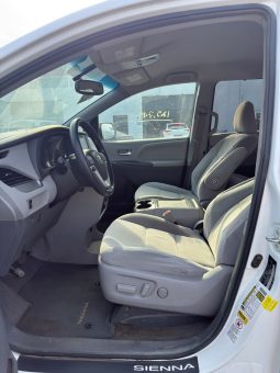 
										2015 Toyota Sienna, LE full									