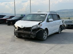 
										2015 Toyota Sienna, LE full									