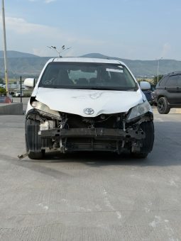 
										2015 Toyota Sienna, LE full									