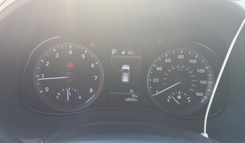 
								Hyundai Kona full									