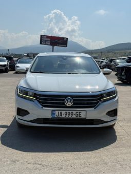 
										2021 Volkswagen Passat, 2.0T Se full									