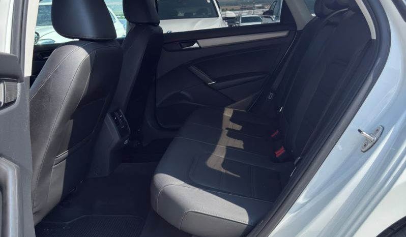 
								2021 Volkswagen Passat, 2.0T Se full									
