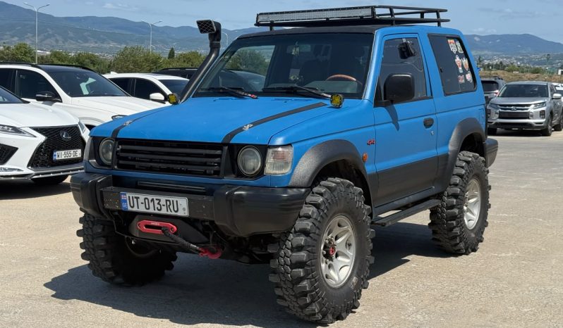 
								Mitsubishi Pajero full									