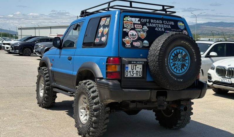 
								Mitsubishi Pajero full									