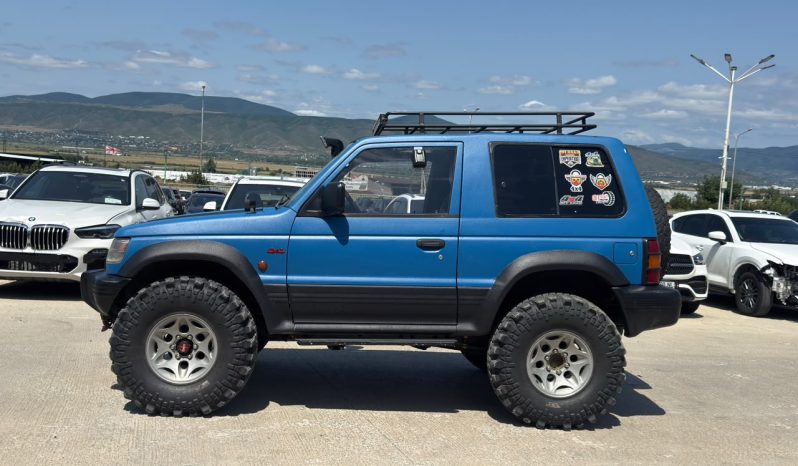 
								Mitsubishi Pajero full									