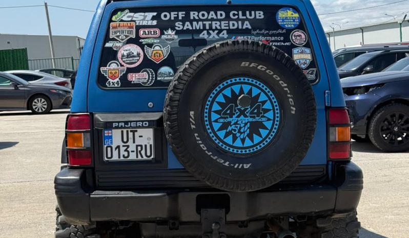 
								Mitsubishi Pajero full									
